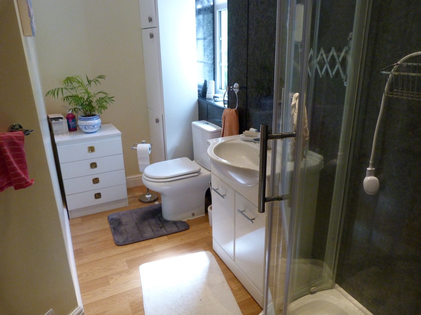3 bedroom detached house For Sale in Broadstairs - Photograph 7