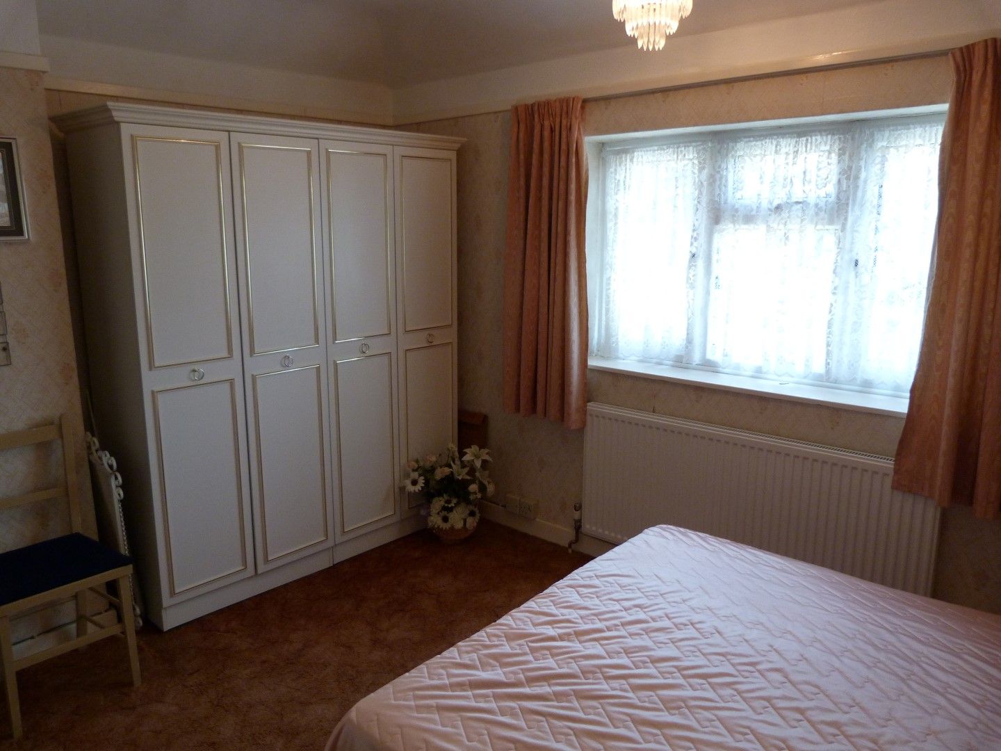 3 bedroom detached house For Sale in Broadstairs - Photograph 6