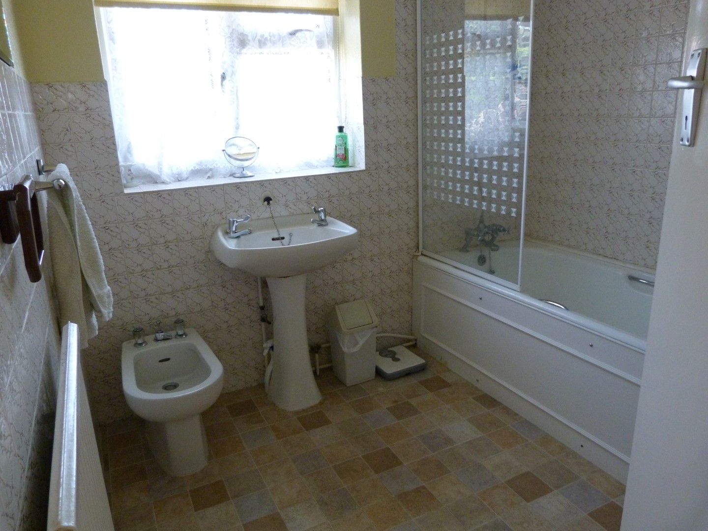 3 bedroom detached house For Sale in Broadstairs - Photograph 7