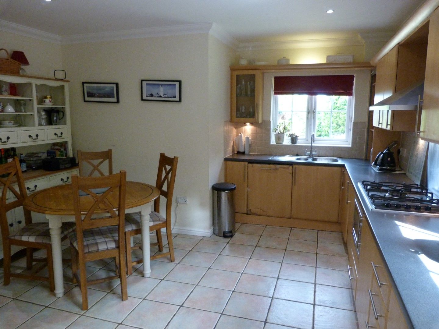 5 bedroom detached house For Sale in Broadstairs - Photograph 7
