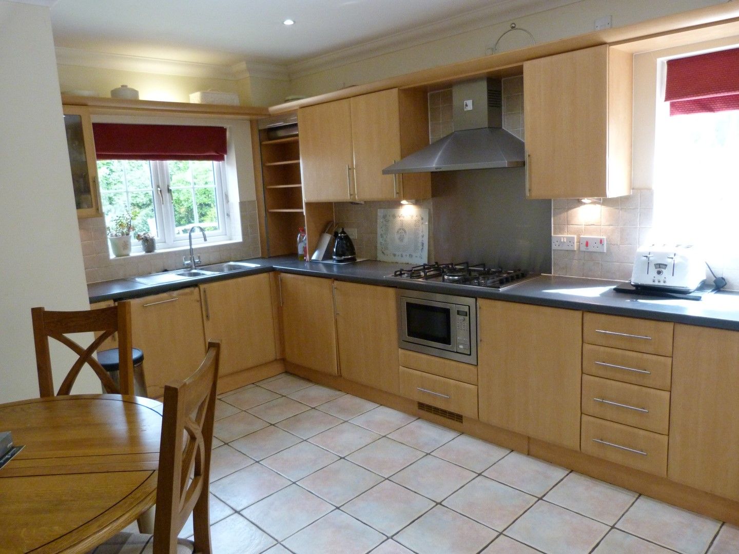5 bedroom detached house For Sale in Broadstairs - Photograph 6