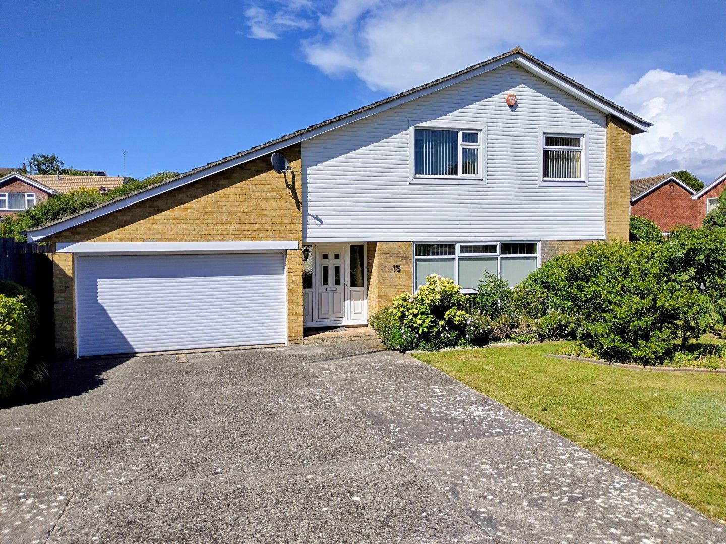 4 bedroom detached house For Sale in Broadstairs - Photograph 1