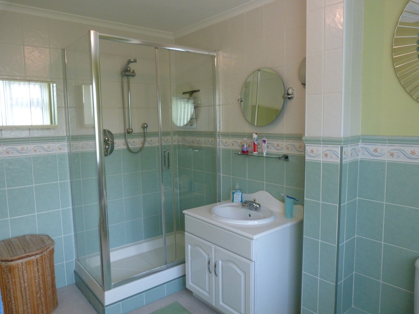 4 bedroom detached house For Sale in Broadstairs - Photograph 9