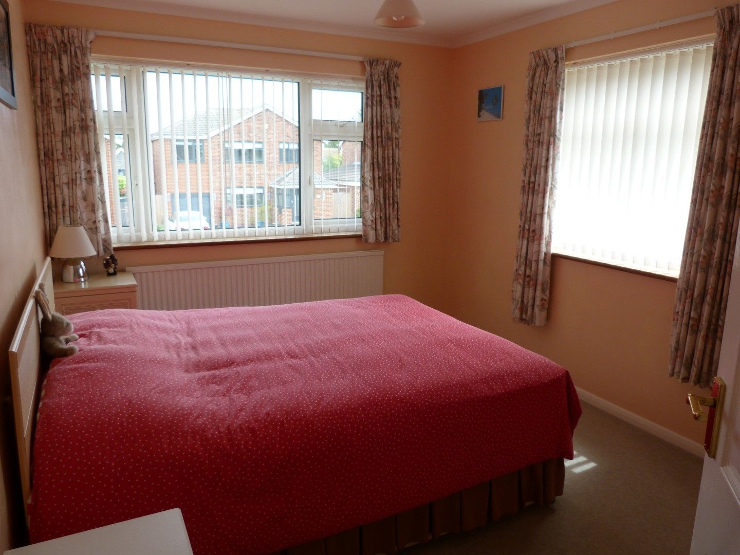 4 bedroom detached house For Sale in Broadstairs - Photograph 7