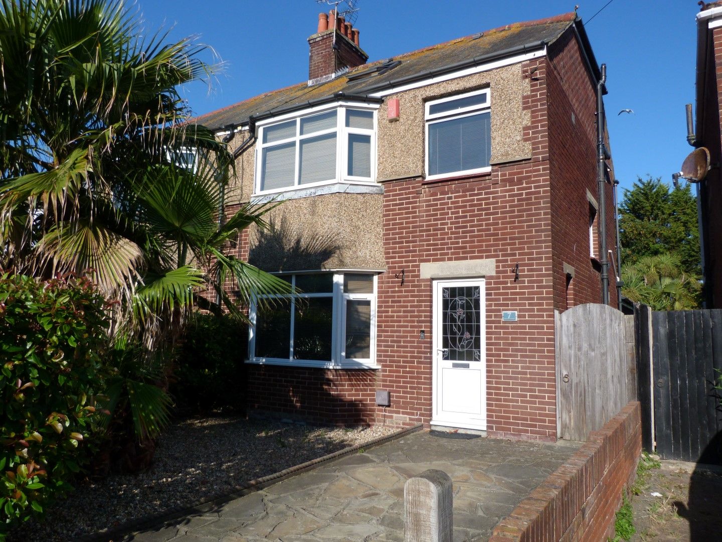 4 bedroom semi-detached house For Sale in Margate - Photograph 1