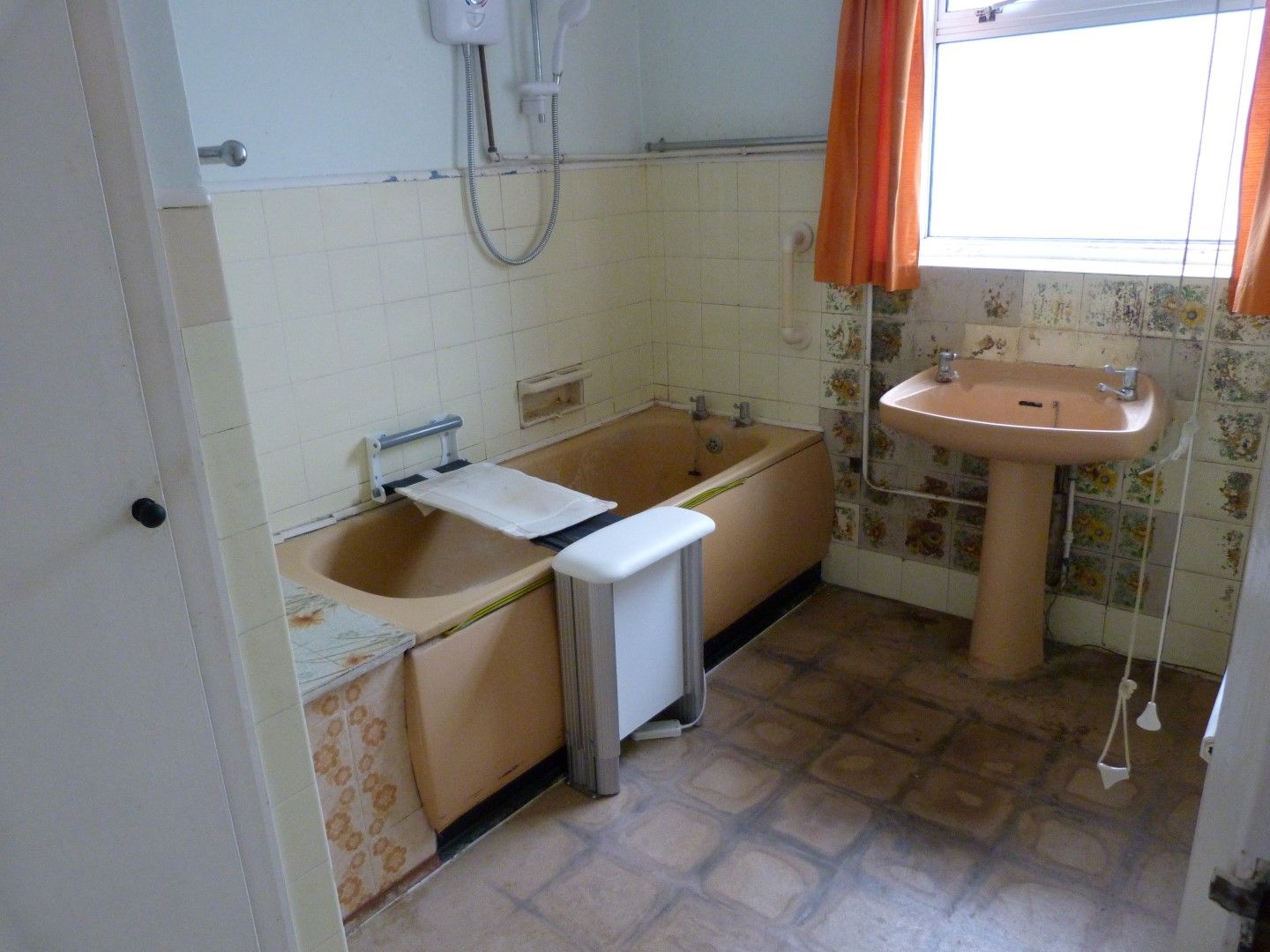 2 bedroom semi-detached bungalow SSTC in Broadstairs - Photograph 7