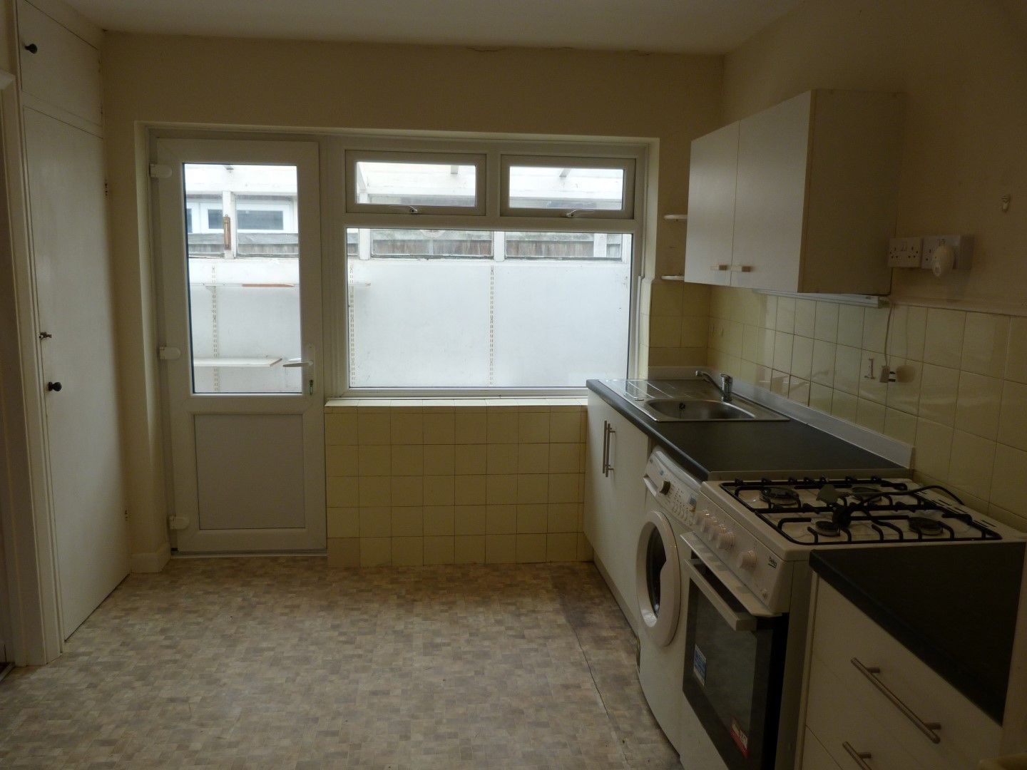 2 bedroom semi-detached bungalow SSTC in Broadstairs - Photograph 4