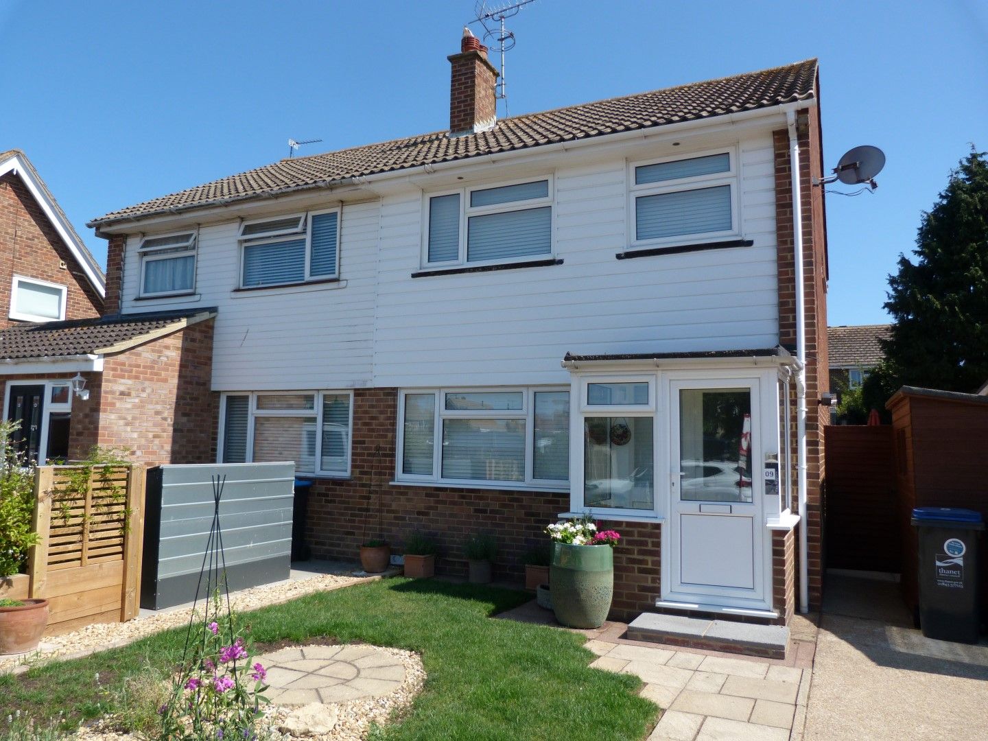 3 bedroom semi-detached house For Sale in Broadstairs - Property photograph