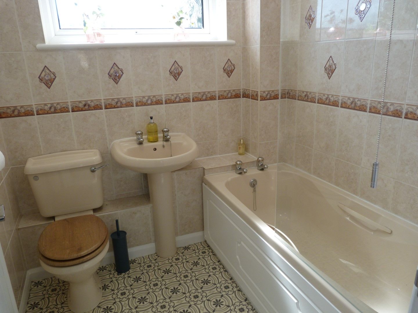 3 bedroom semi-detached house For Sale in Broadstairs - Photograph 9