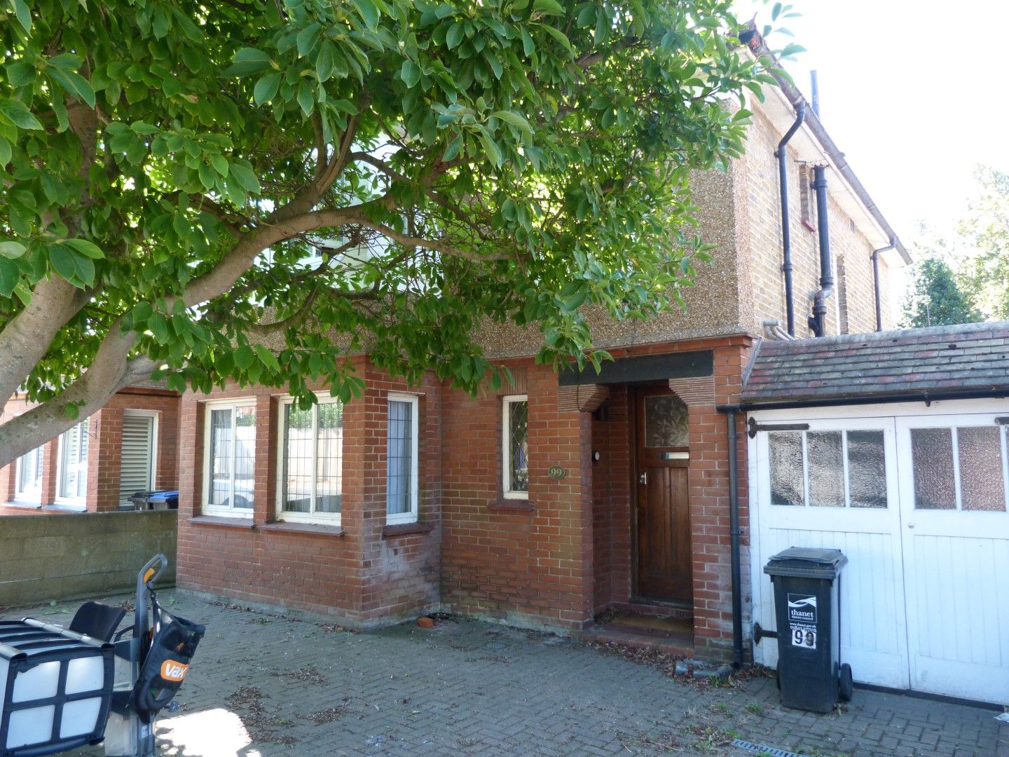 3 bedroom semi-detached house For Sale in Broadstairs - Property photograph