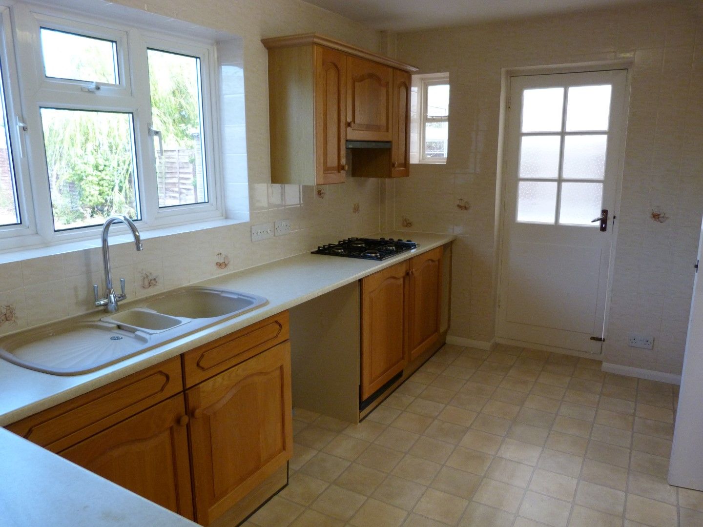 3 bedroom detached house For Sale in Ramsgate - Photograph 4