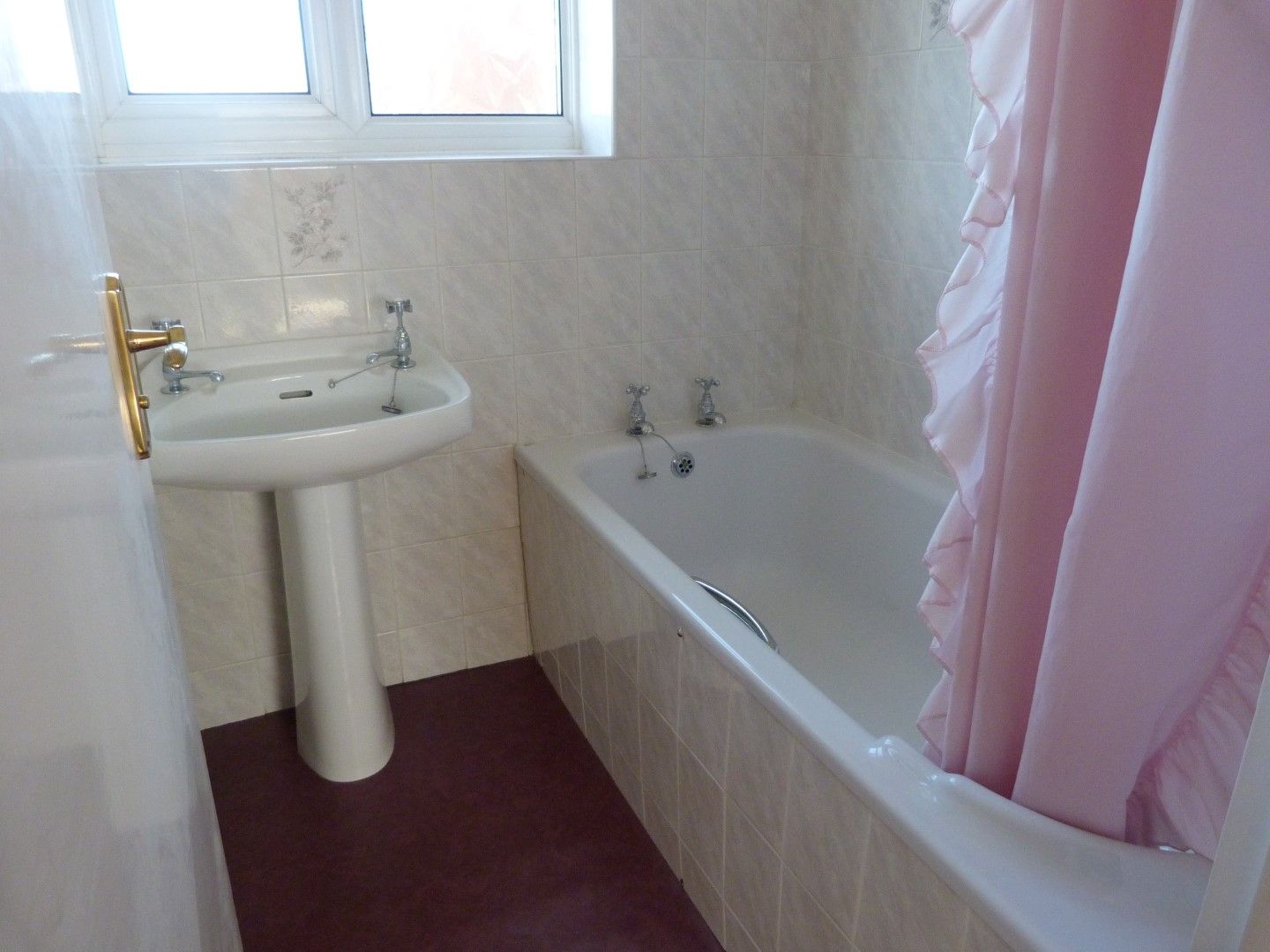 3 bedroom detached house For Sale in Ramsgate - Photograph 7