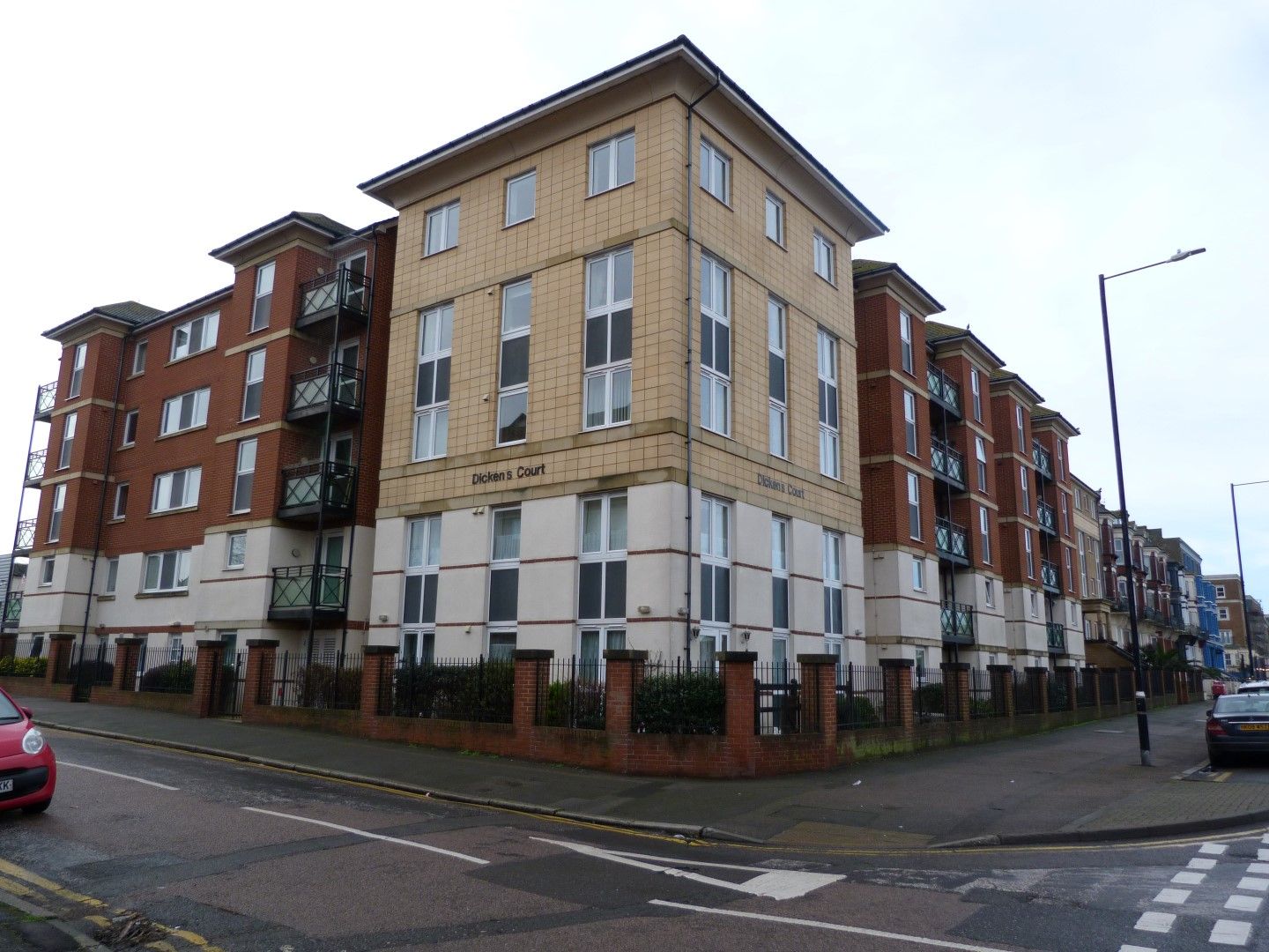 2 bedroom flat flat/apartment For Sale in Margate - Photograph 2