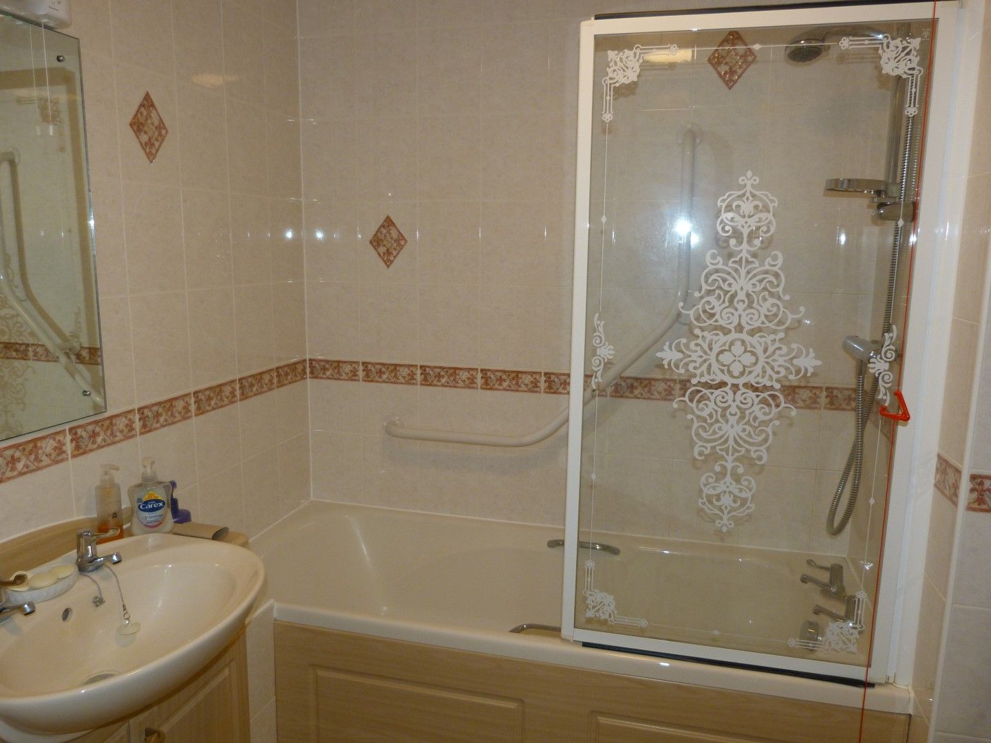2 bedroom flat flat/apartment For Sale in Margate - Photograph 8