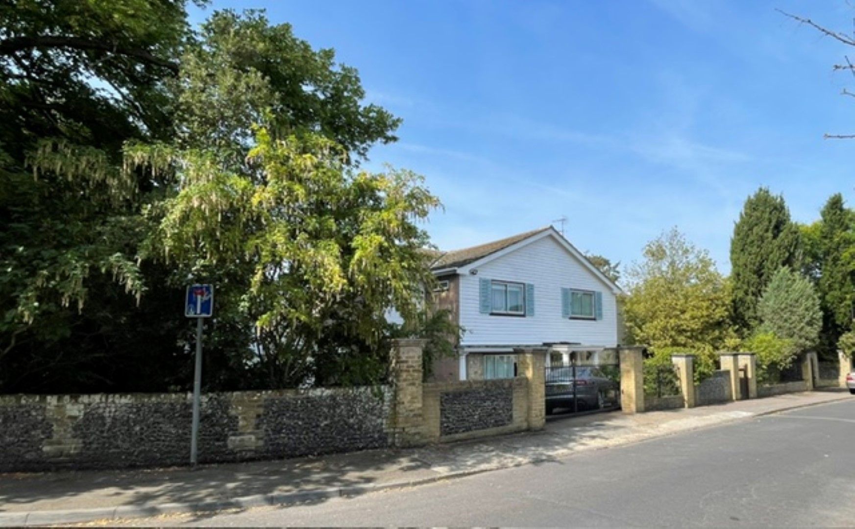 4 bedroom detached house For Sale in Broadstairs - Photograph 1
