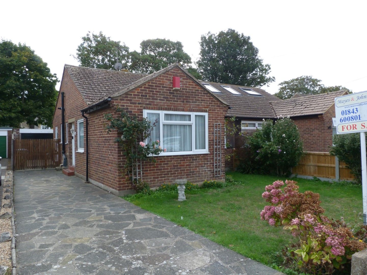 2 bedroom semi-detached bungalow For Sale in Broadstairs - Photograph 1