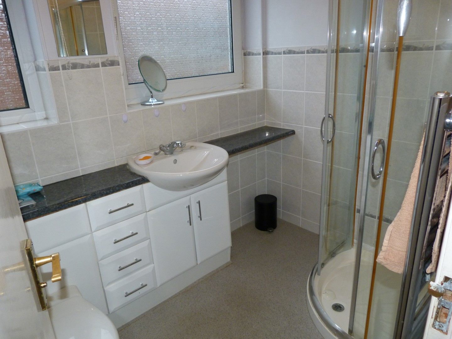 2 bedroom semi-detached bungalow For Sale in Broadstairs - Photograph 2