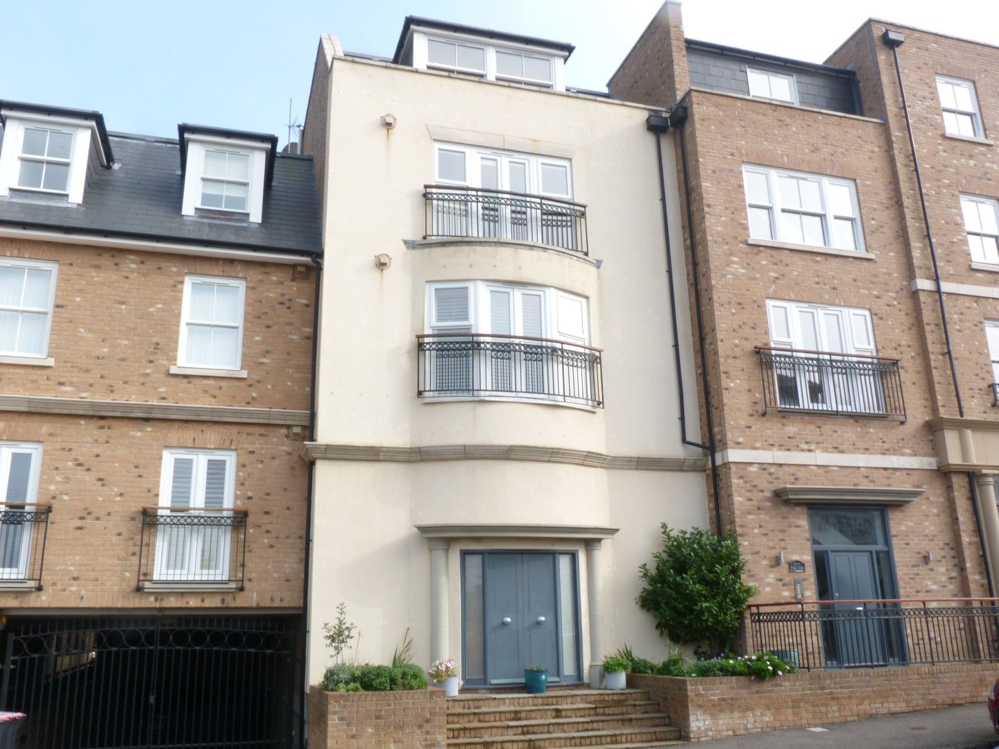 2 bedroom apartment flat/apartment For Sale in Broadstairs - Property photograph