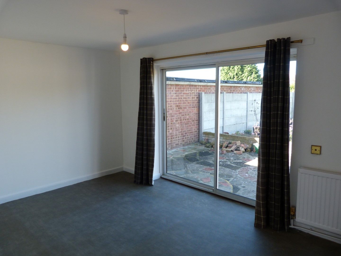 2 bedroom detached bungalow For Sale in Ramsgate - Photograph 4