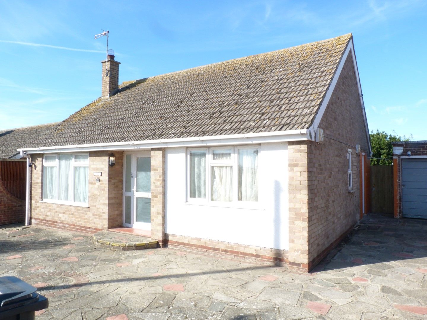 2 bedroom detached bungalow For Sale in Ramsgate - Property photograph