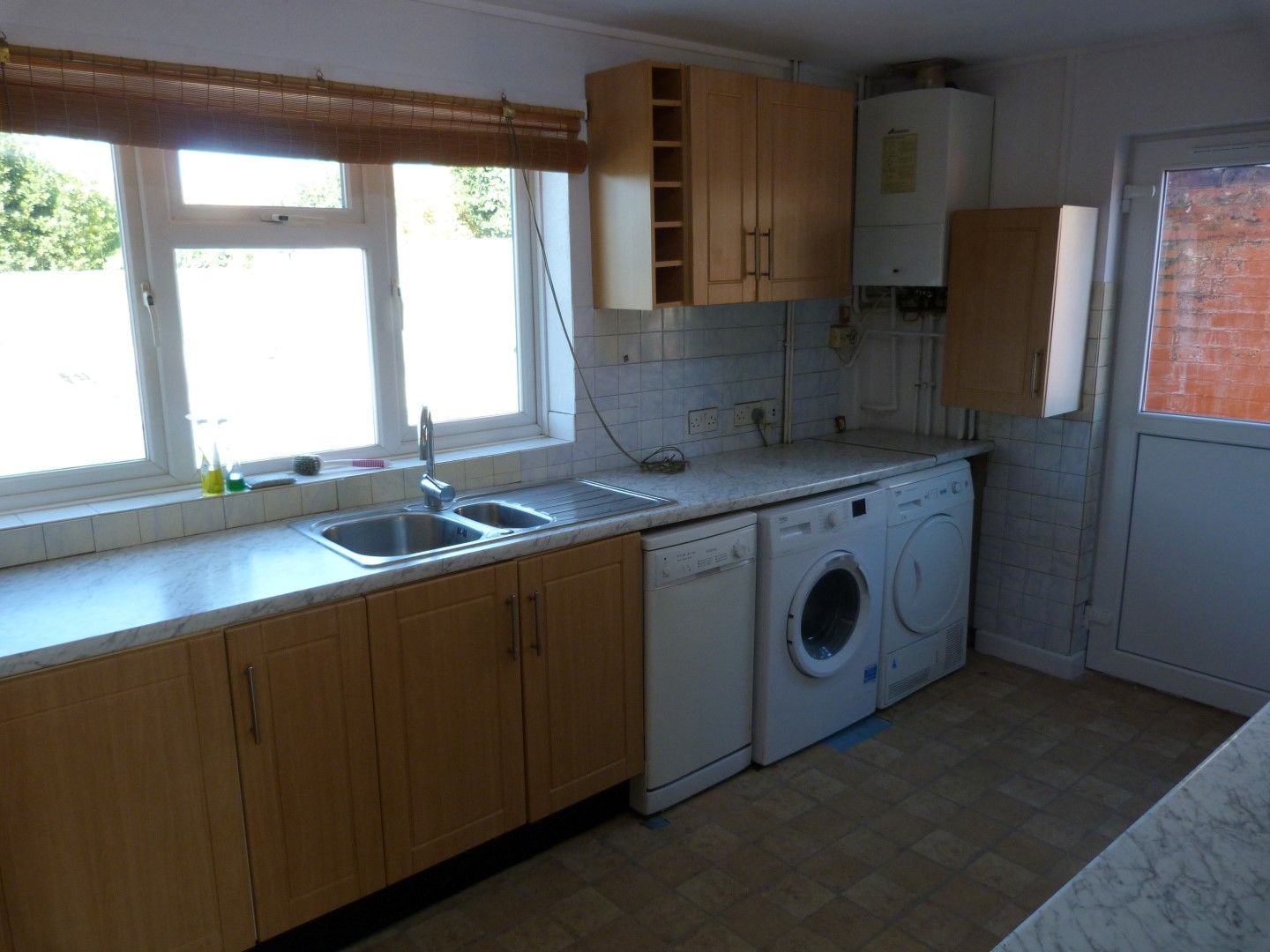 2 bedroom detached bungalow For Sale in Ramsgate - Property photograph