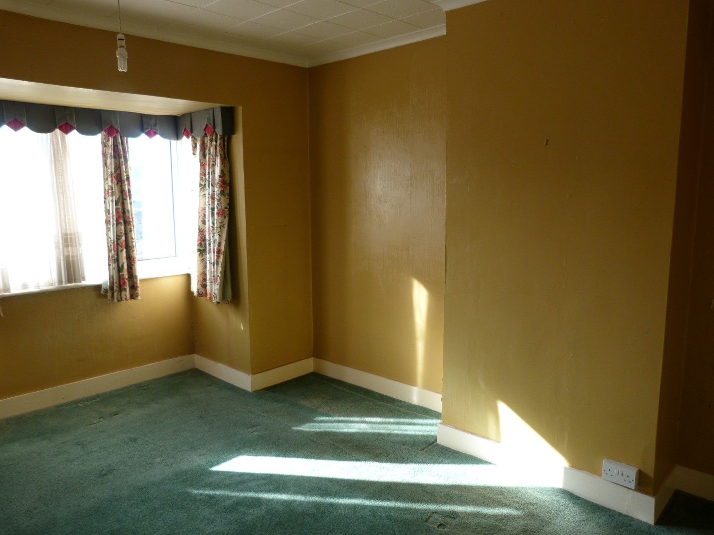 3 bedroom semi-detached house For Sale in Margate - Photograph 6