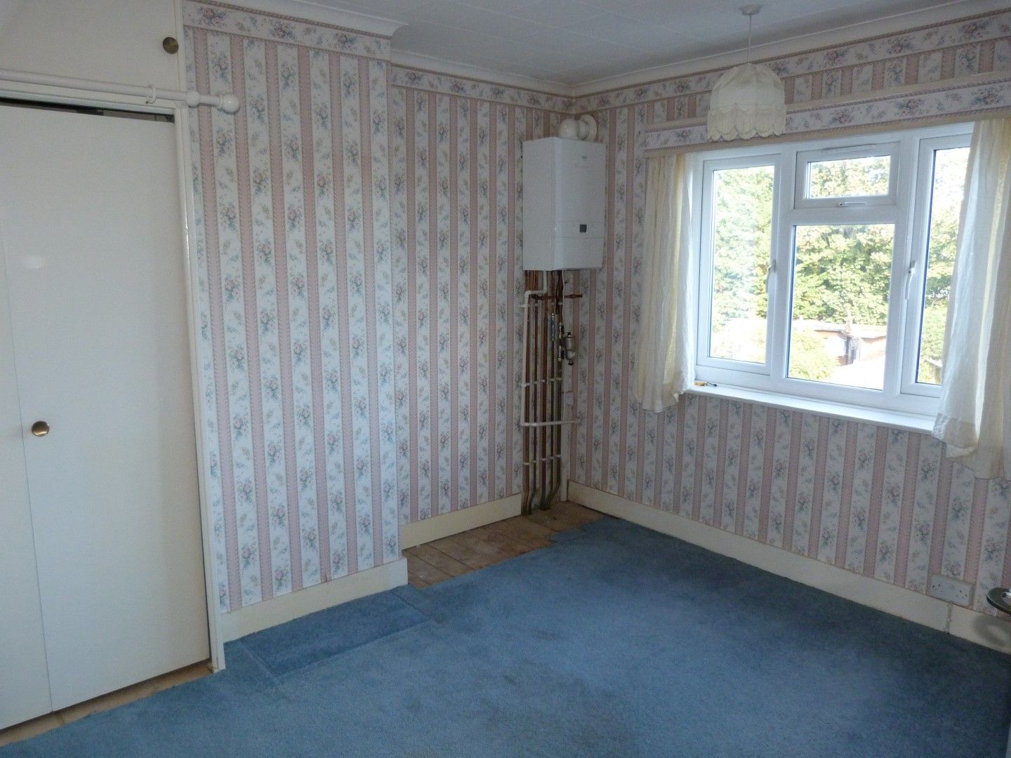 3 bedroom semi-detached house For Sale in Margate - Photograph 7
