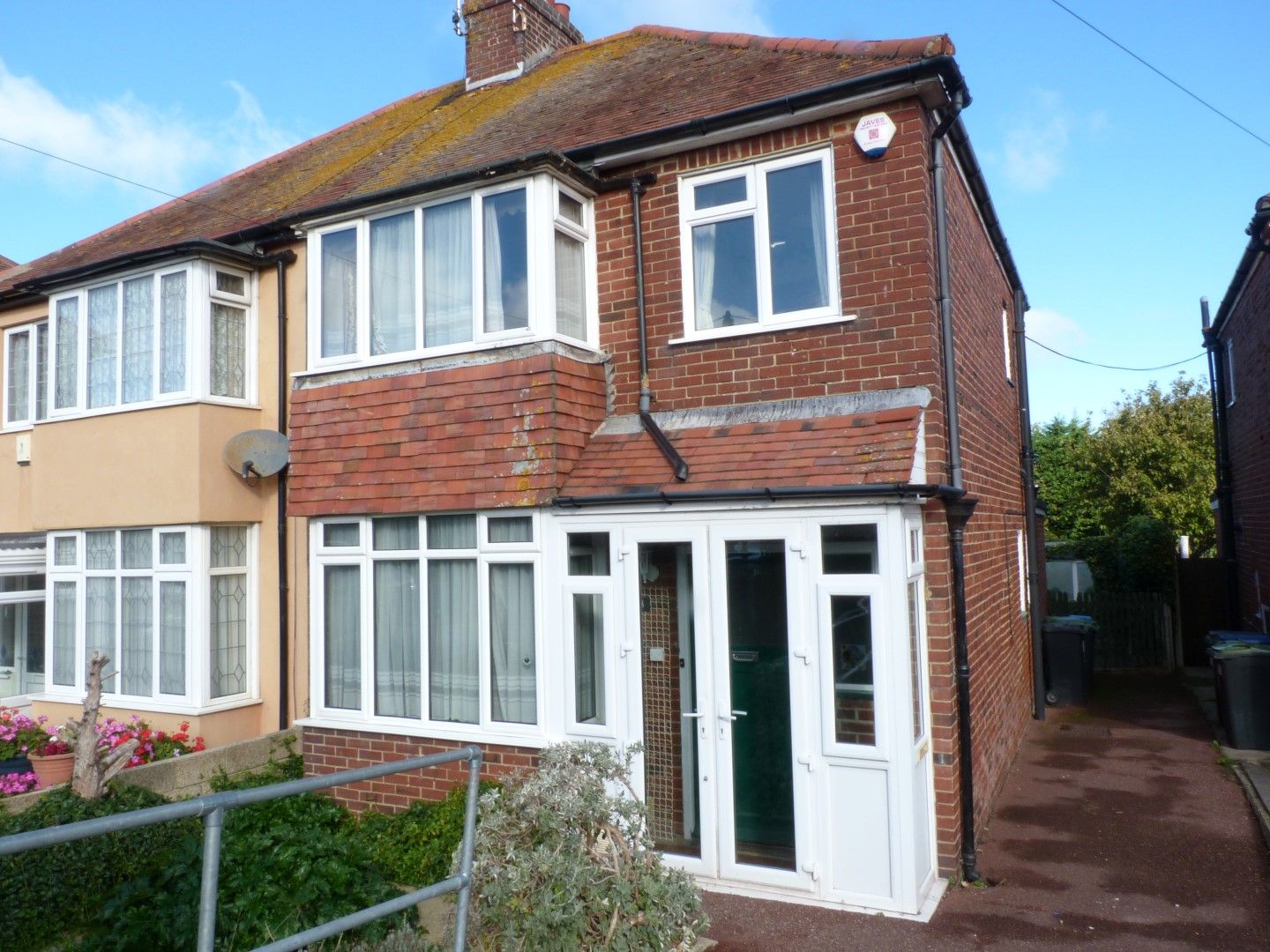 3 bedroom semi-detached house For Sale in Margate - Photograph 1