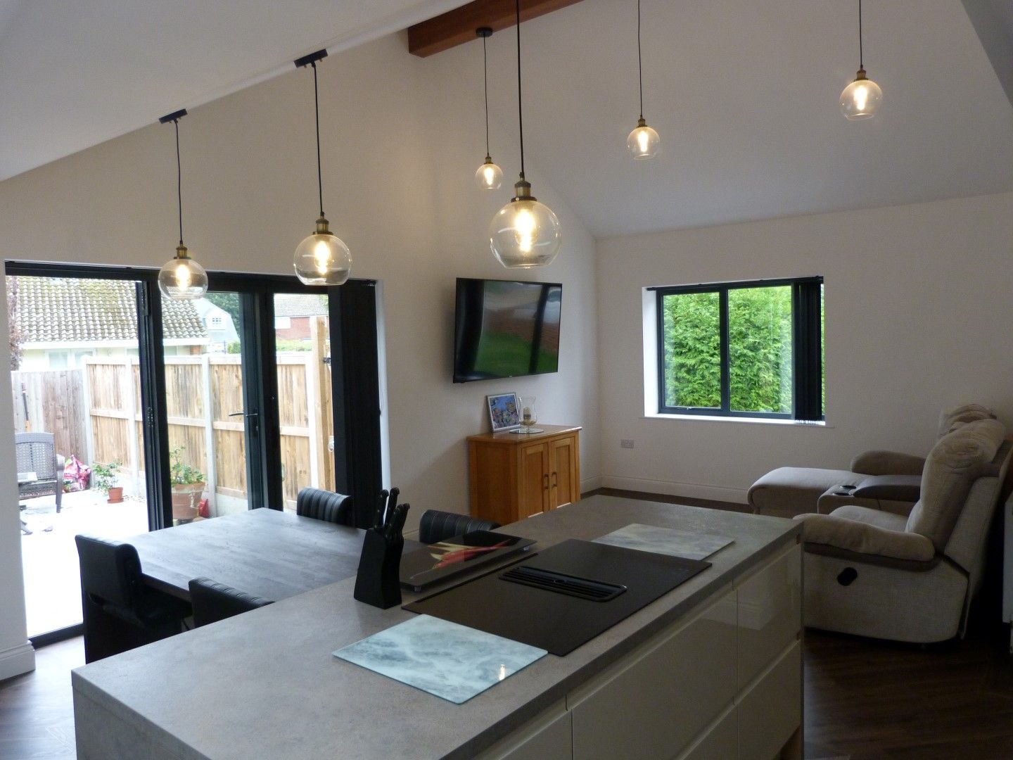 3 bedroom detached bungalow For Sale in Broadstairs - Photograph 2