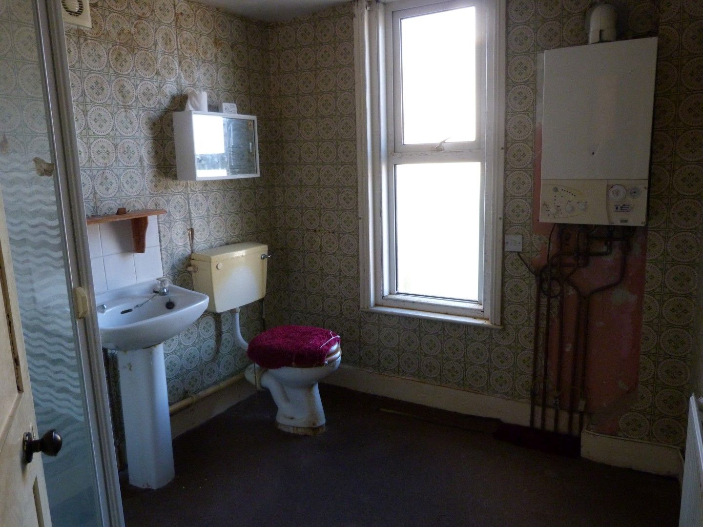 2 bedroom mid terraced house For Sale in Ramsgate - Photograph 7
