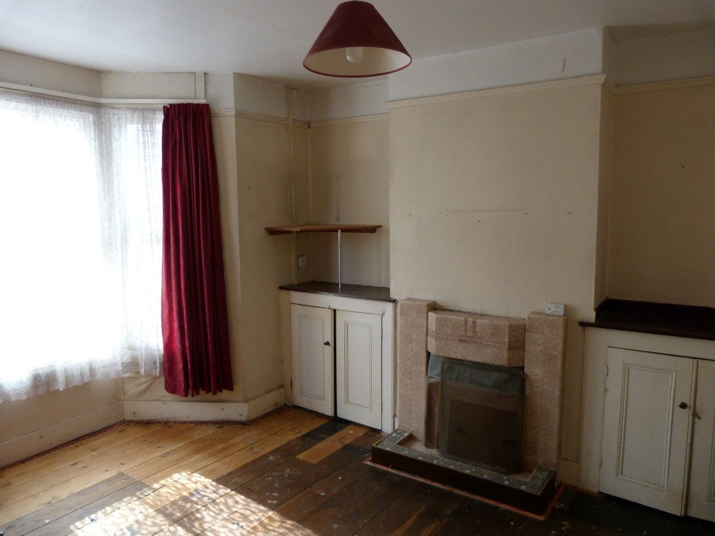 2 bedroom mid terraced house For Sale in Ramsgate - Photograph 2