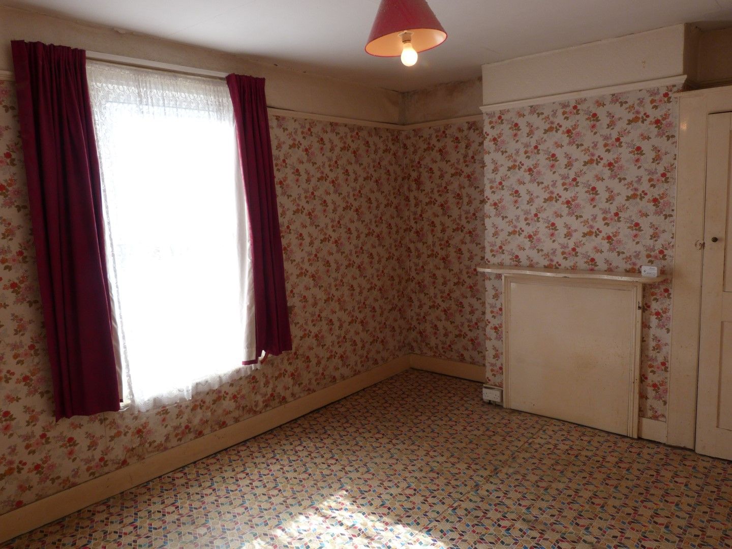 2 bedroom mid terraced house For Sale in Ramsgate - Photograph 5