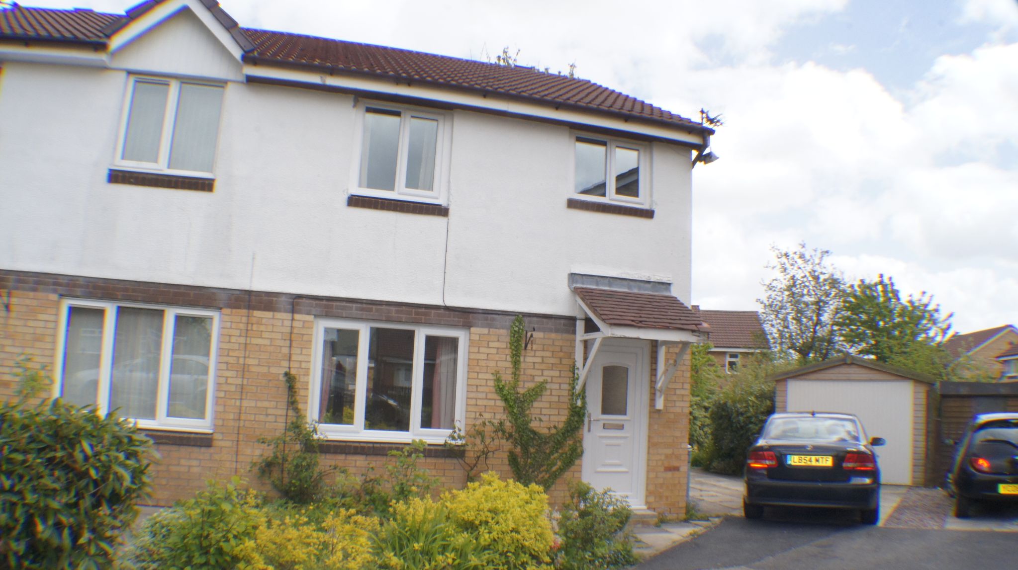 3 bedroom semi-detached house Let in Bradford - Photograph 10.
