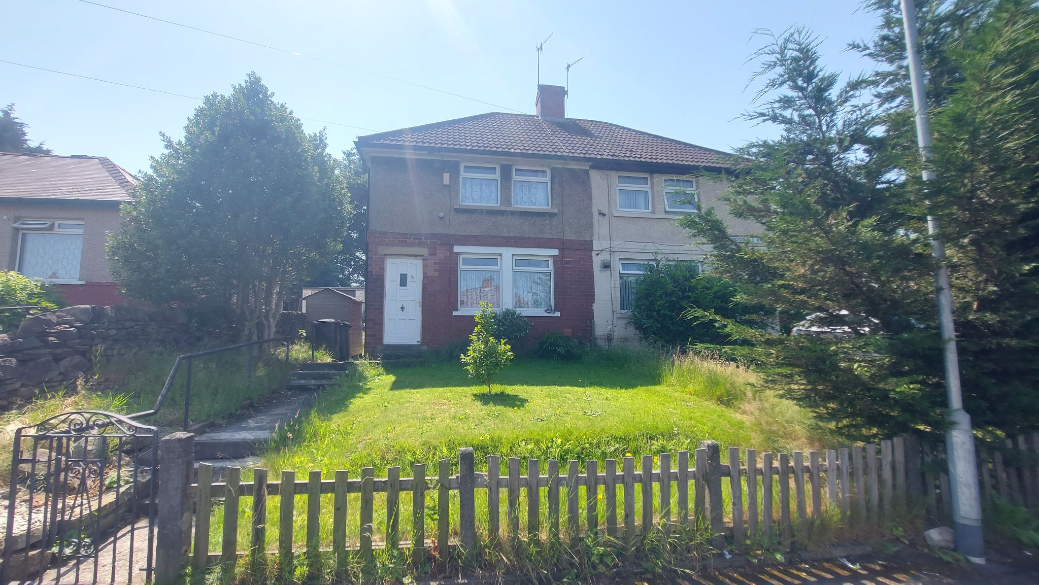 2 bedroom semi-detached house To Let in Bradford - Photograph 1.