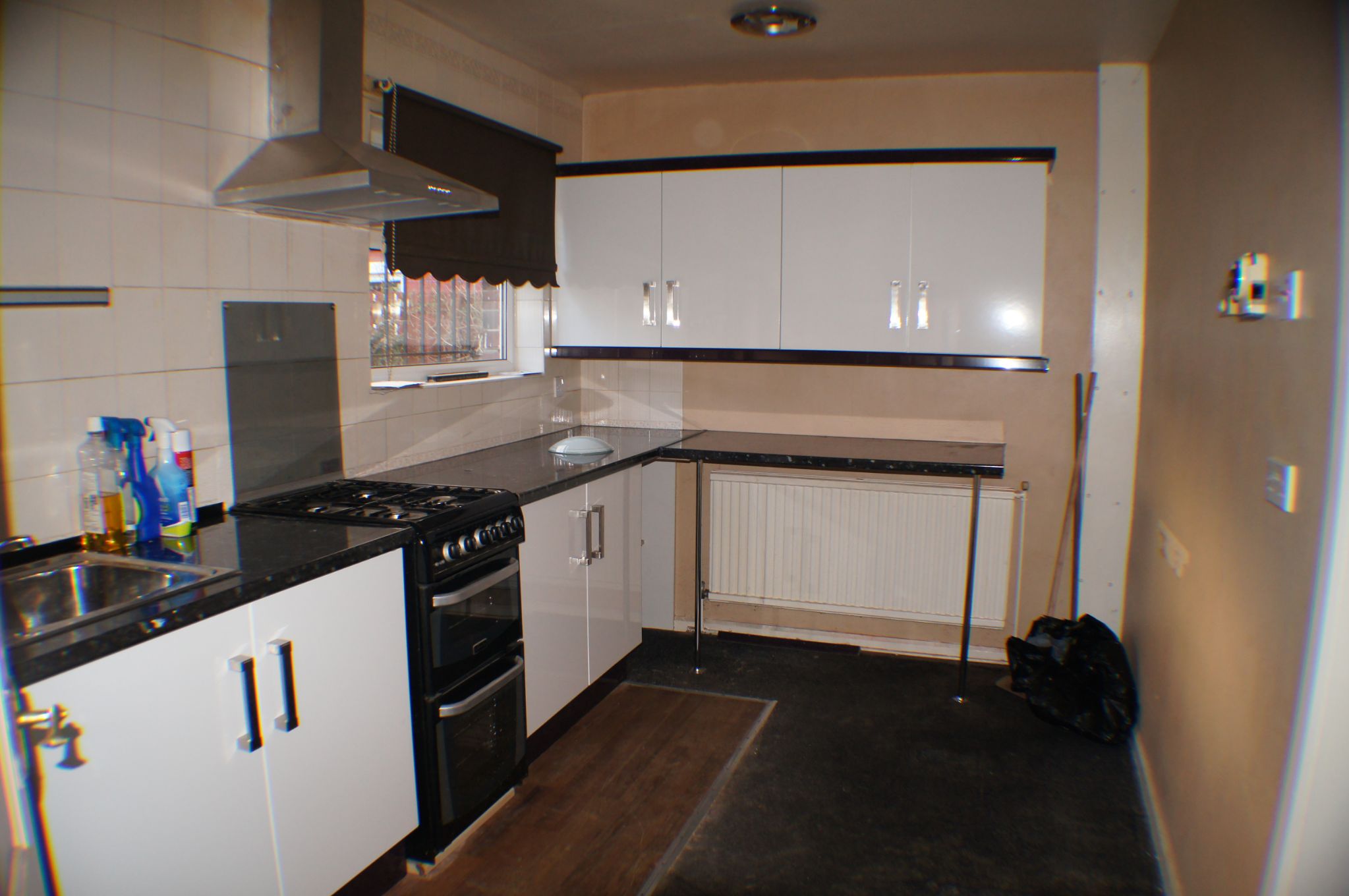 2 bedroom semi-detached house To Let in Bradford - Property photograph.
