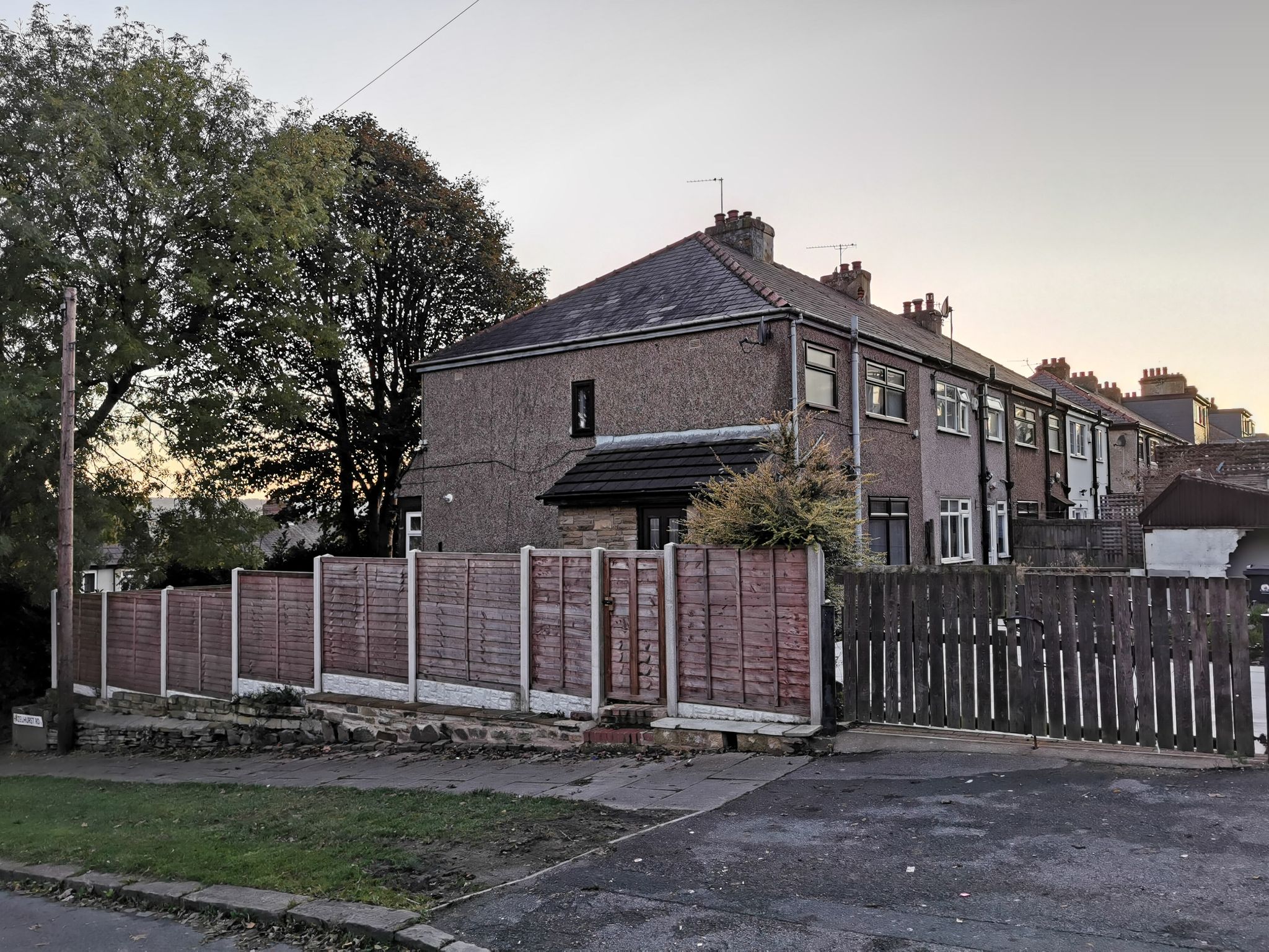 3 bedroom semi-detached house Let in Bradford - Photograph 8.