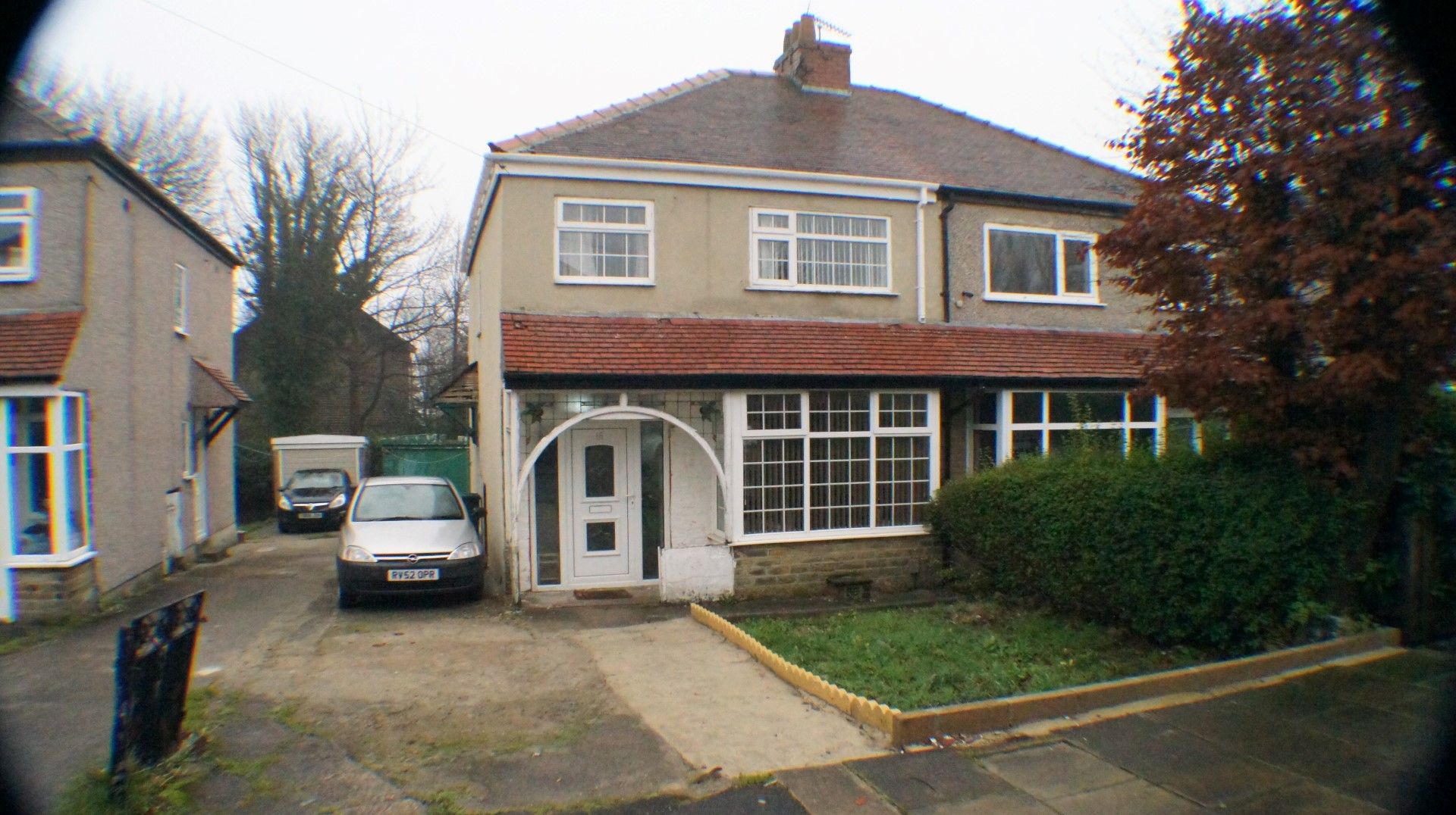 3 bedroom semi-detached house Let in Bradford - Photograph 1.