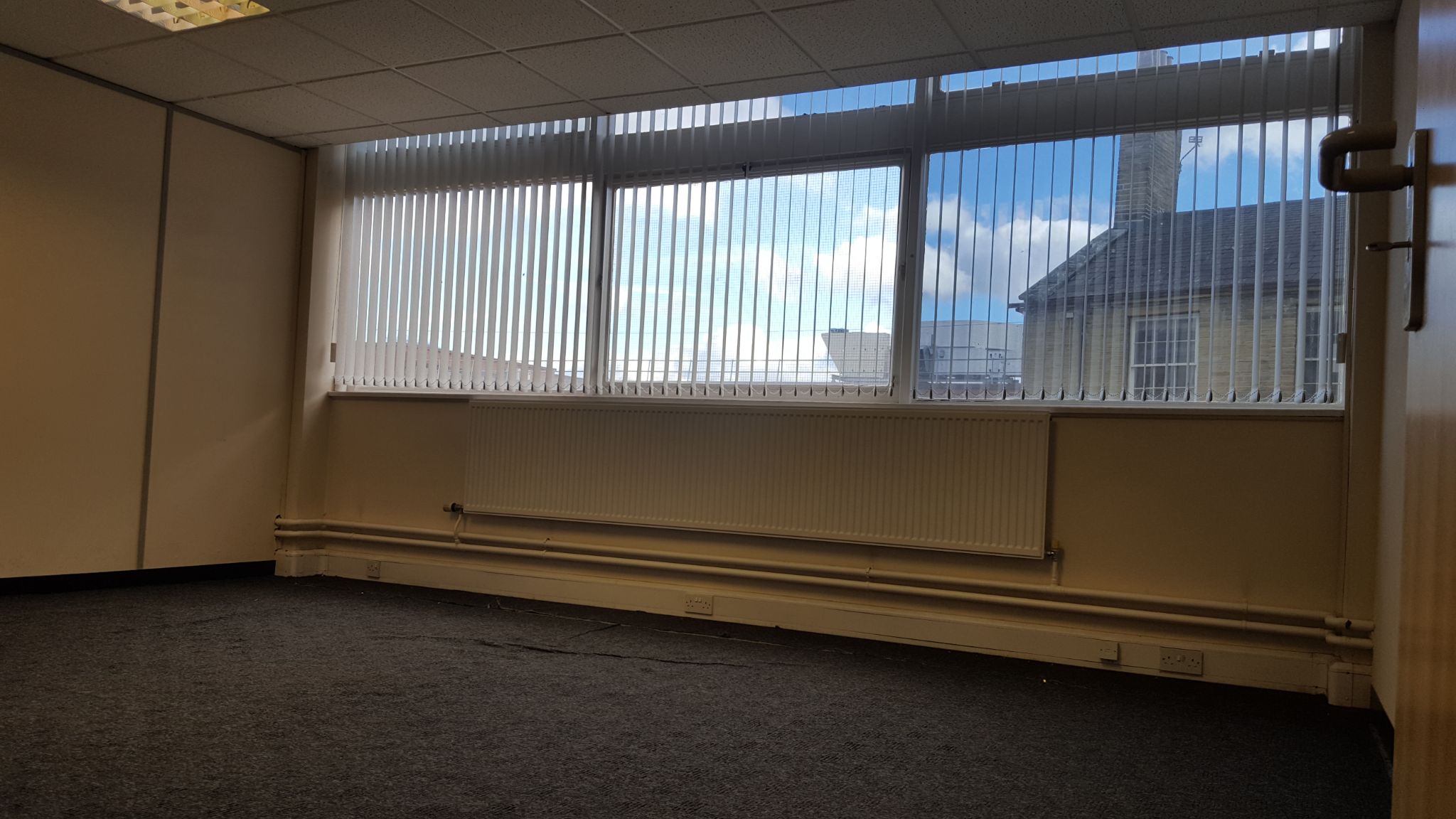 Office To Let in Bradford - Photograph 1.