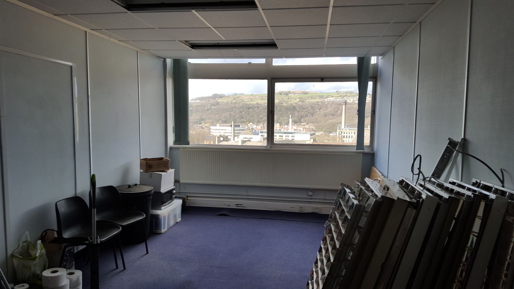 Office To Let in Bradford - Photograph 2.