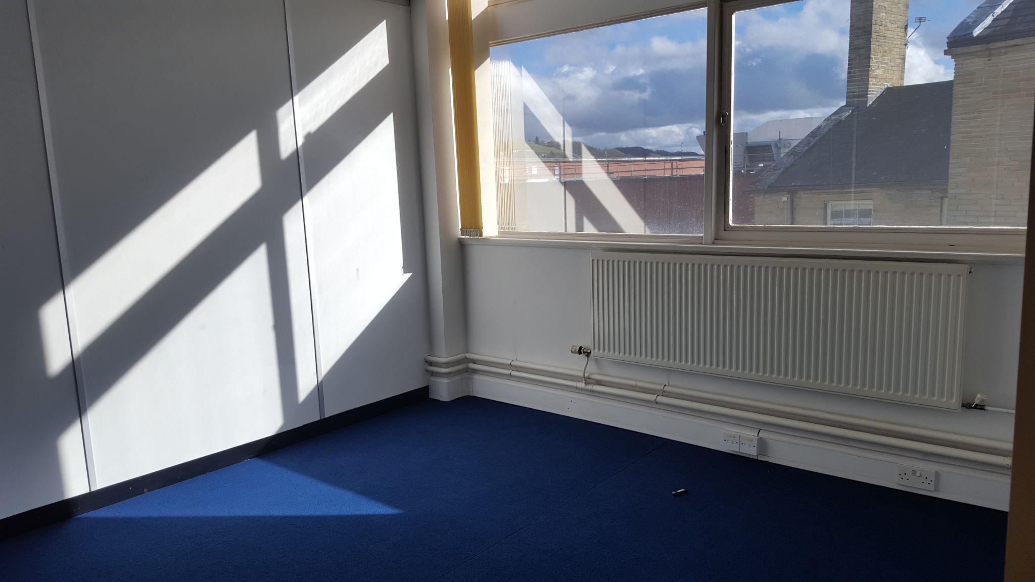 Office To Let in Bradford - Photograph 1.
