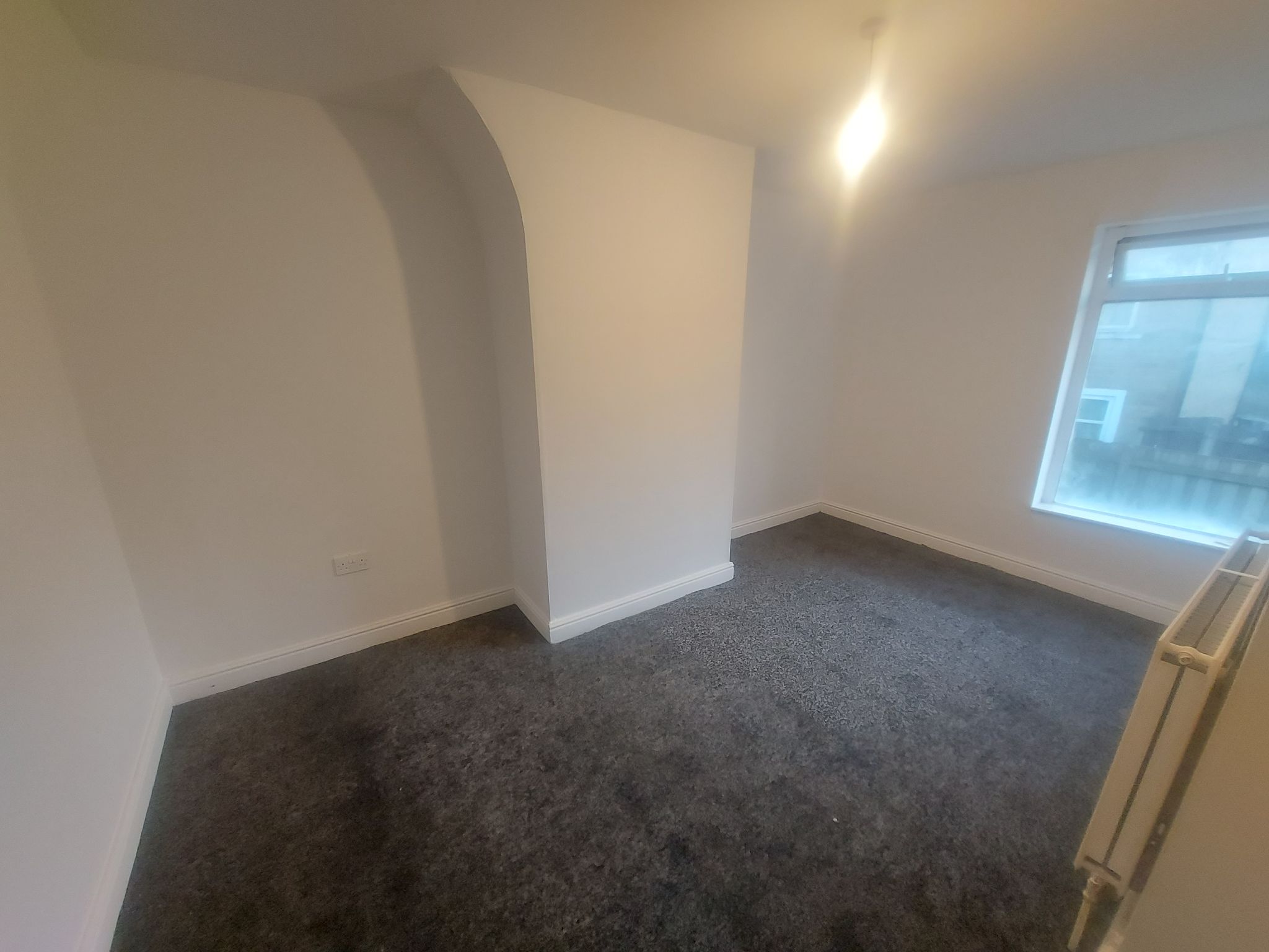 2 bedroom mid terraced house Let in Bradford - Photograph 9.