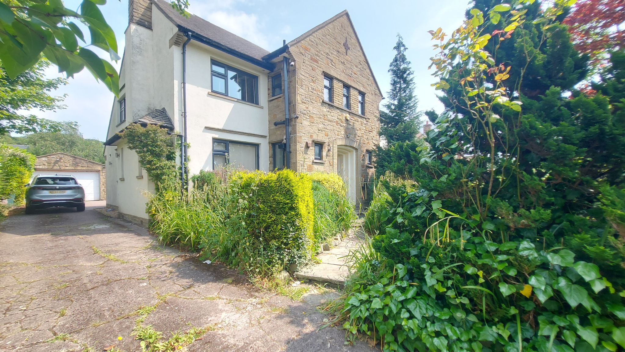 4 bedroom detached house To Let in Bradford - Property photograph.