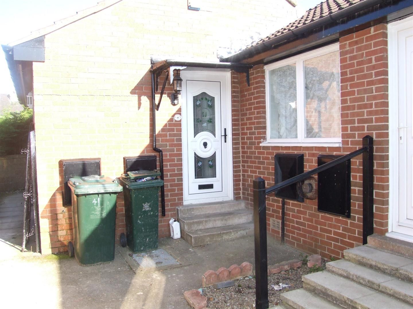 3 bedroom semi-detached bungalow Let in Bradford - Photograph 1.