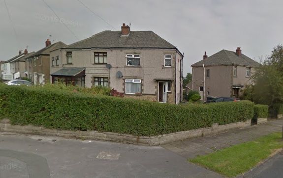 3 bedroom semi-detached house Let in Bradford - Photograph 1.