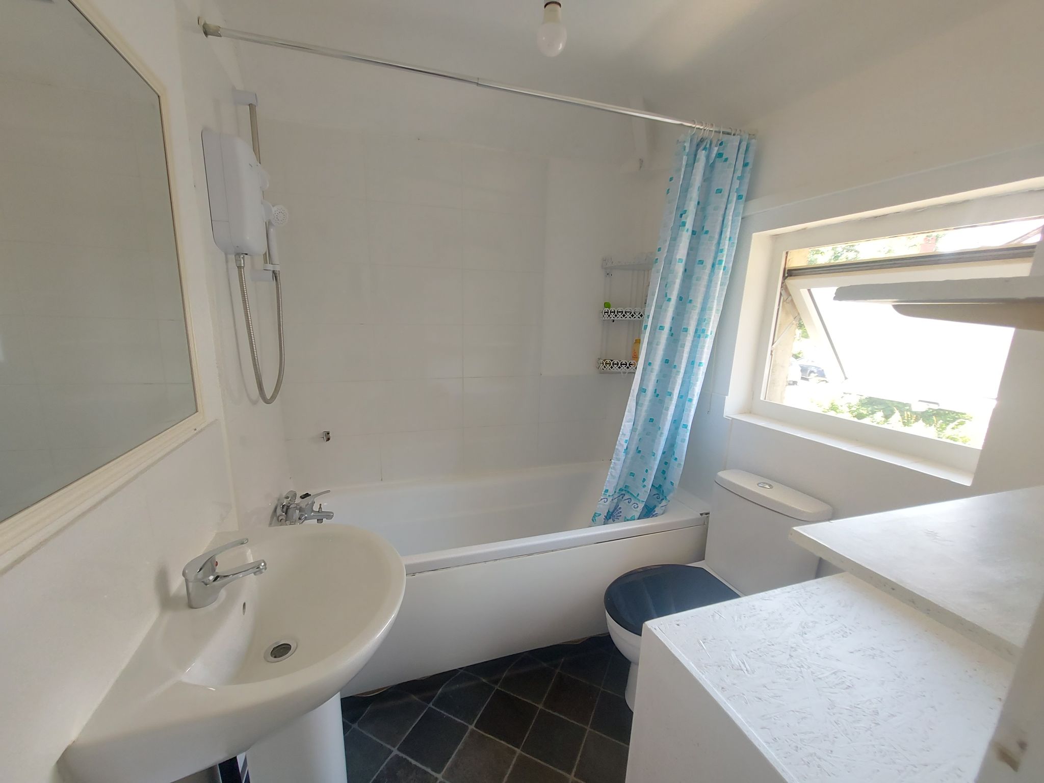 3 bedroom semi-detached house To Let in Bradford - Property photograph.