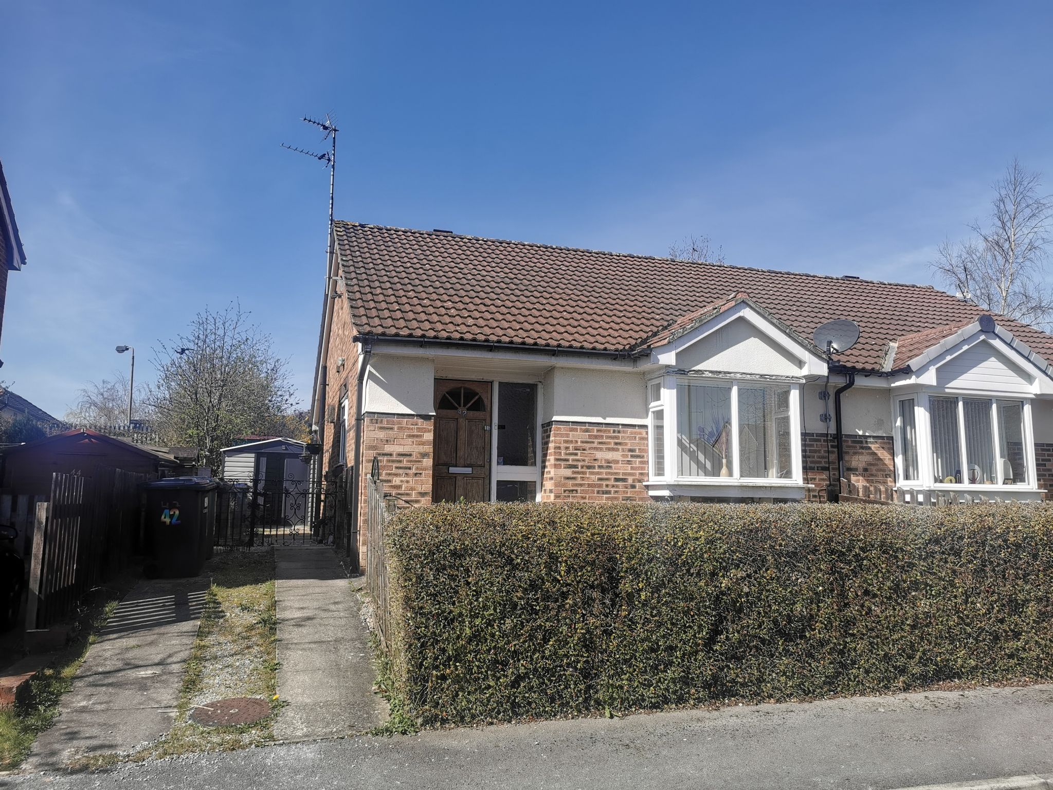 2 bedroom semi-detached bungalow Let in Bradford - Photograph 1.