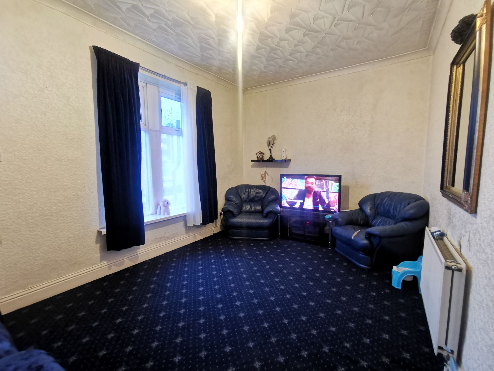 4 bedroom mid terraced house For Sale in Bradford - Property photograph.