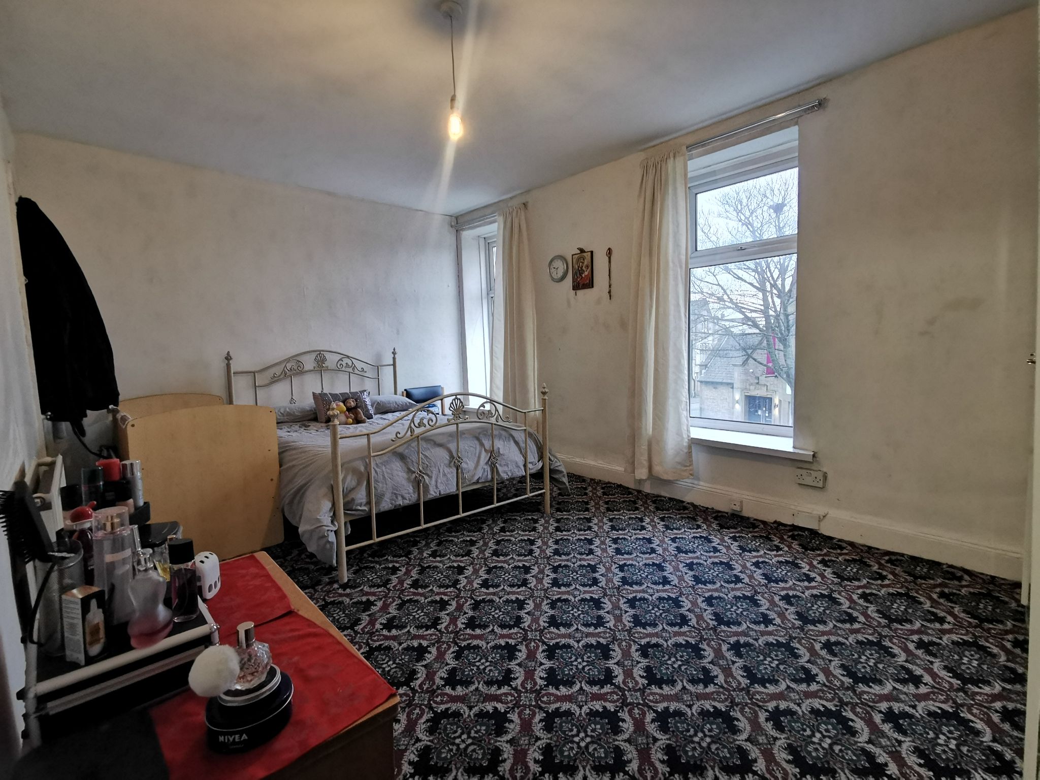 4 bedroom mid terraced house For Sale in Bradford - Property photograph.