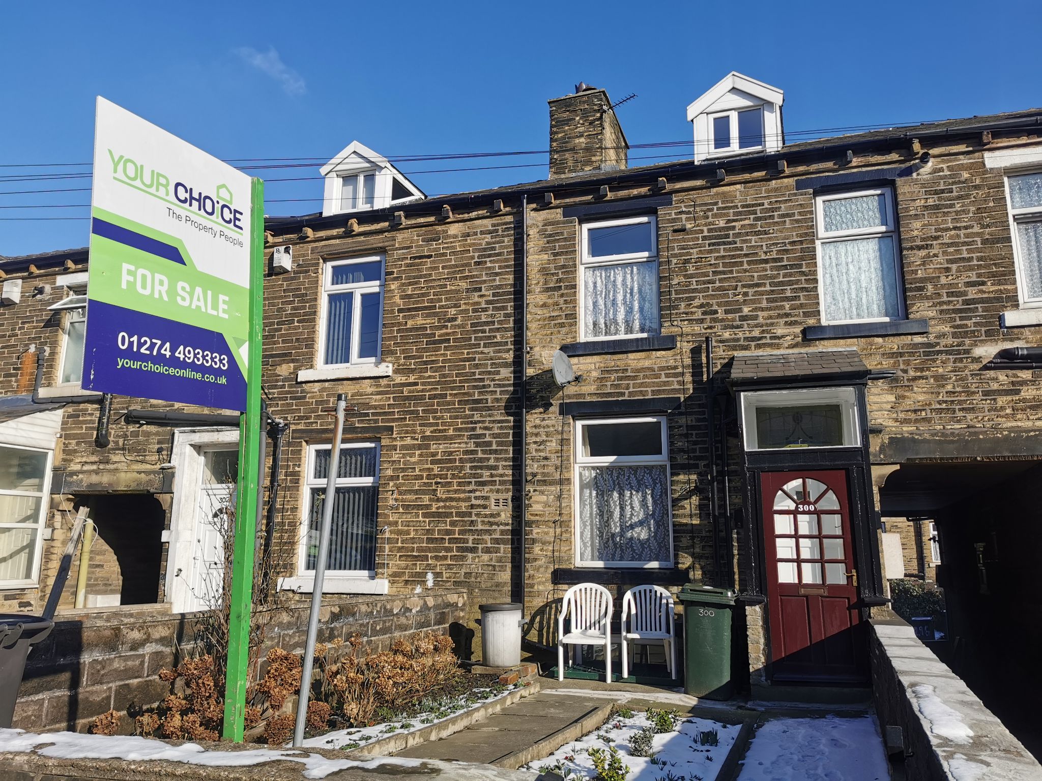 2 bedroom mid terraced house Let in Bradford - Photograph 1.