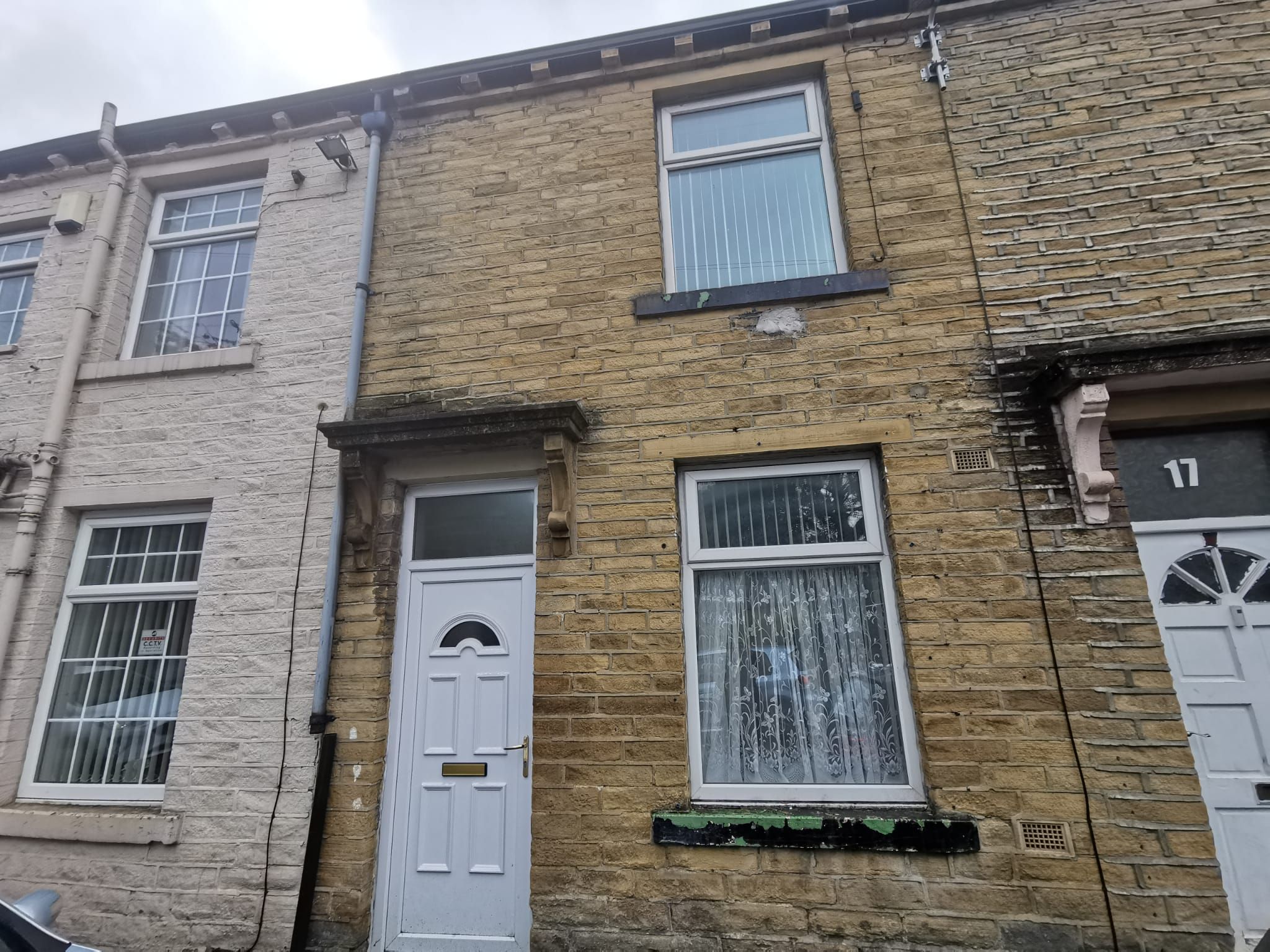 2 bedroom mid terraced house Let in Bradford - Photograph 1.